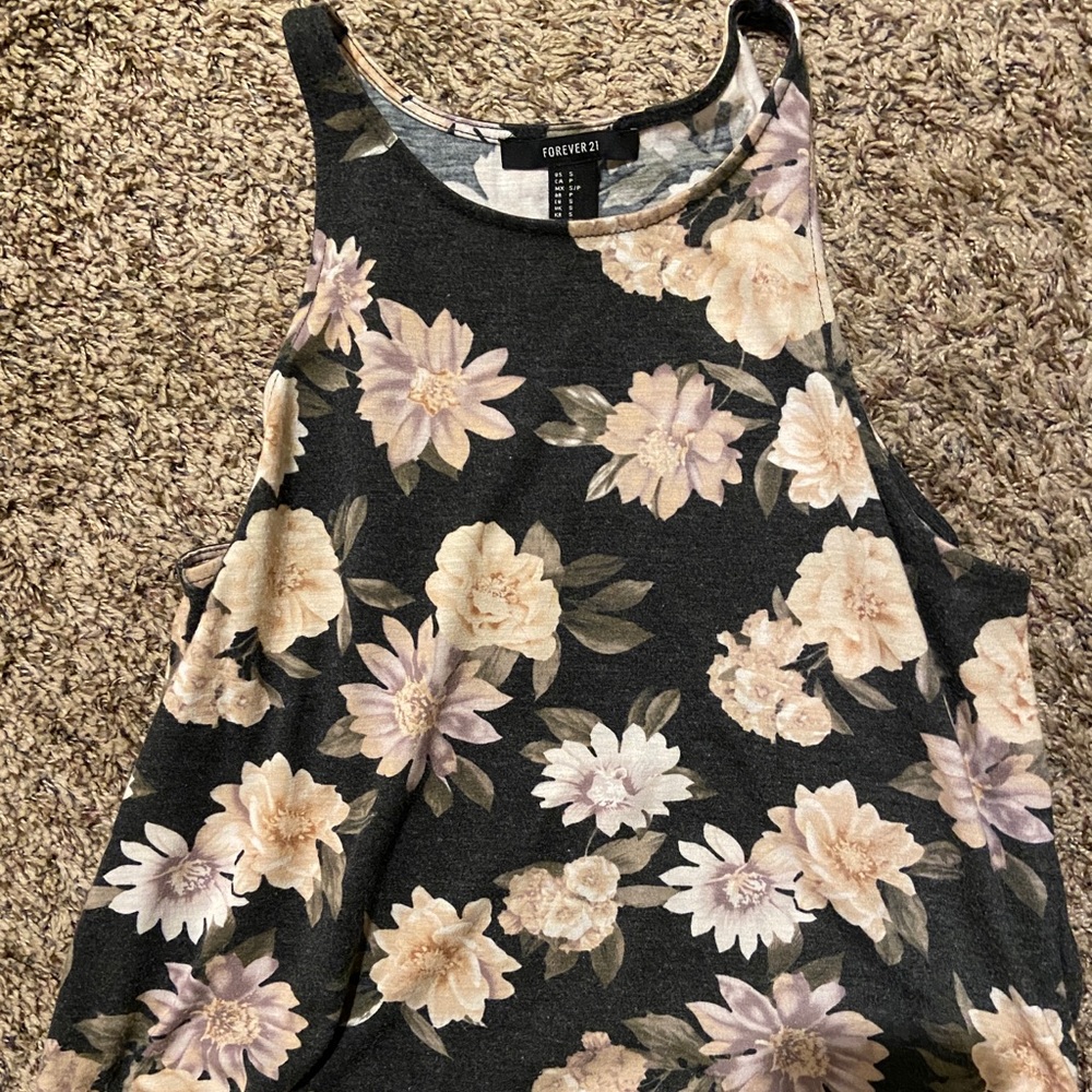 FOREVER 21 FLOWY FLORAL TANK
